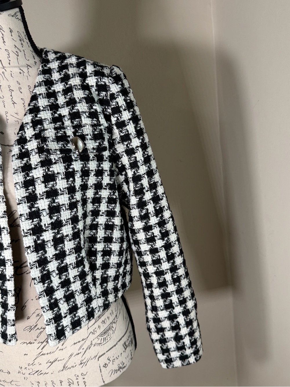 T Tahari Black & White Houndstooth Cropped Jacket - Picture 3 of 11